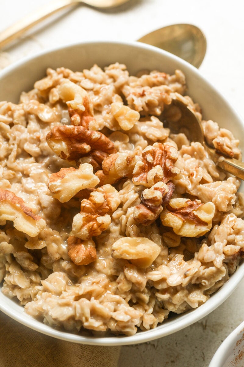 Vegan oats with walnuts.