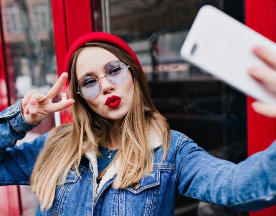 The-Psychology-Behind-Selfies